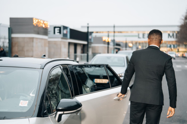Véhicule avec chauffeur à votre disposition Île-de-France